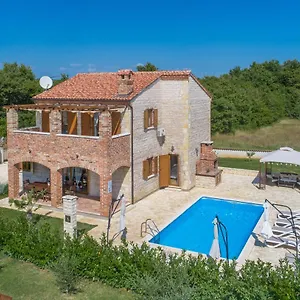  Villa Dada